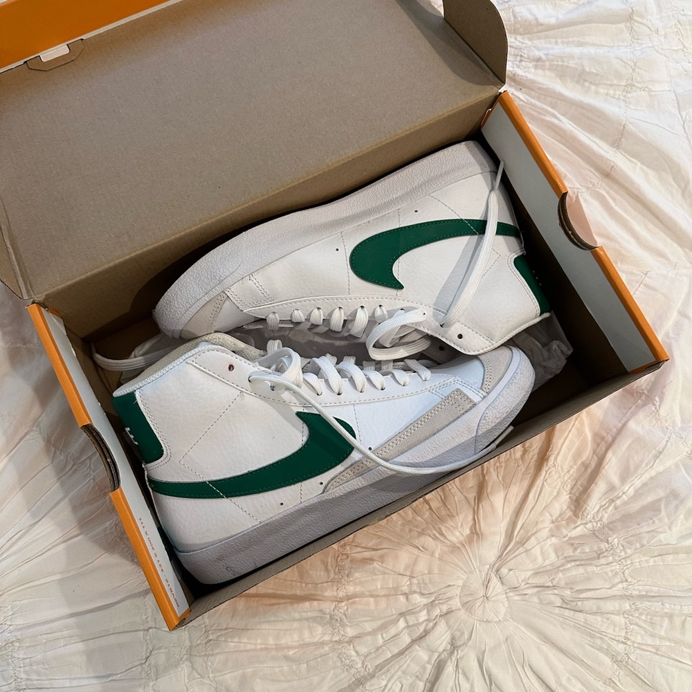 BLAZER MID '77 GS 'WHITE PINE GREEN'
White/Pine Green/Black/Pine Green